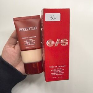 One/Size Turning Up The Base “Fair 3” Blurring Foundation